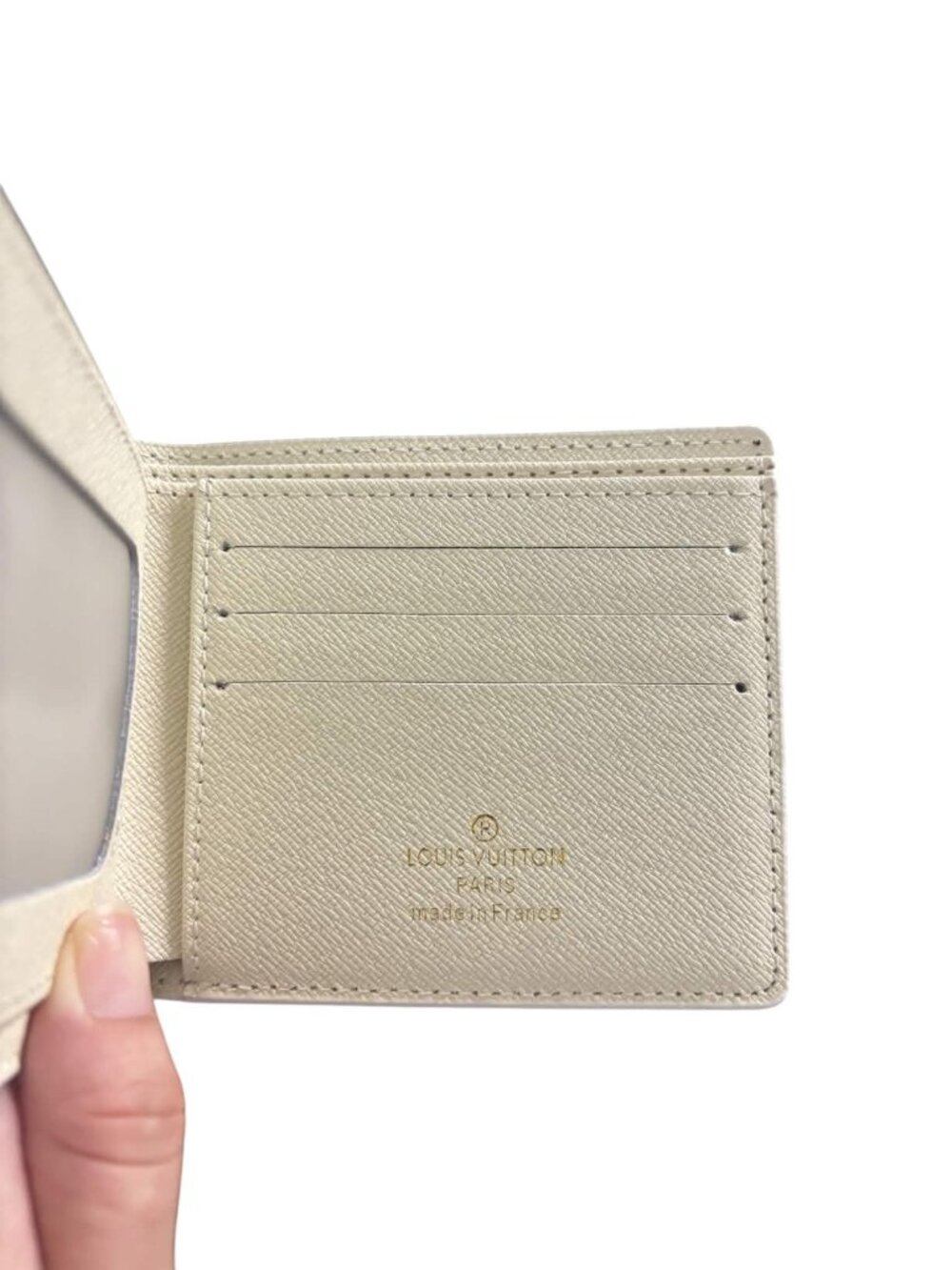 Authentic Louis Vuitton White Damier Bifold Wallet - Like New! - Picture 4 of 5